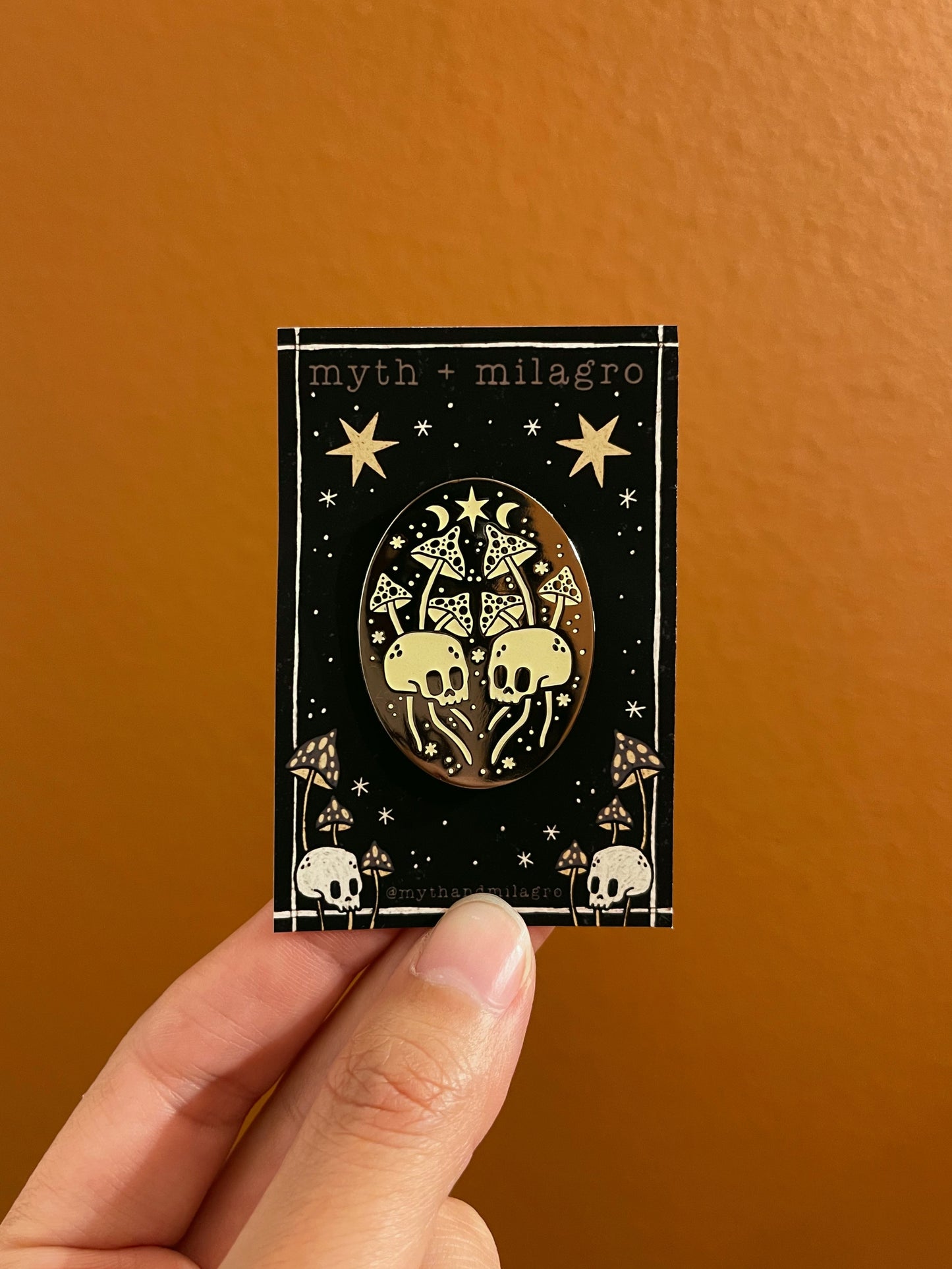 Skull & Mushroom Black Nickel Hard Glow-in-the-Dark Enamel Pin