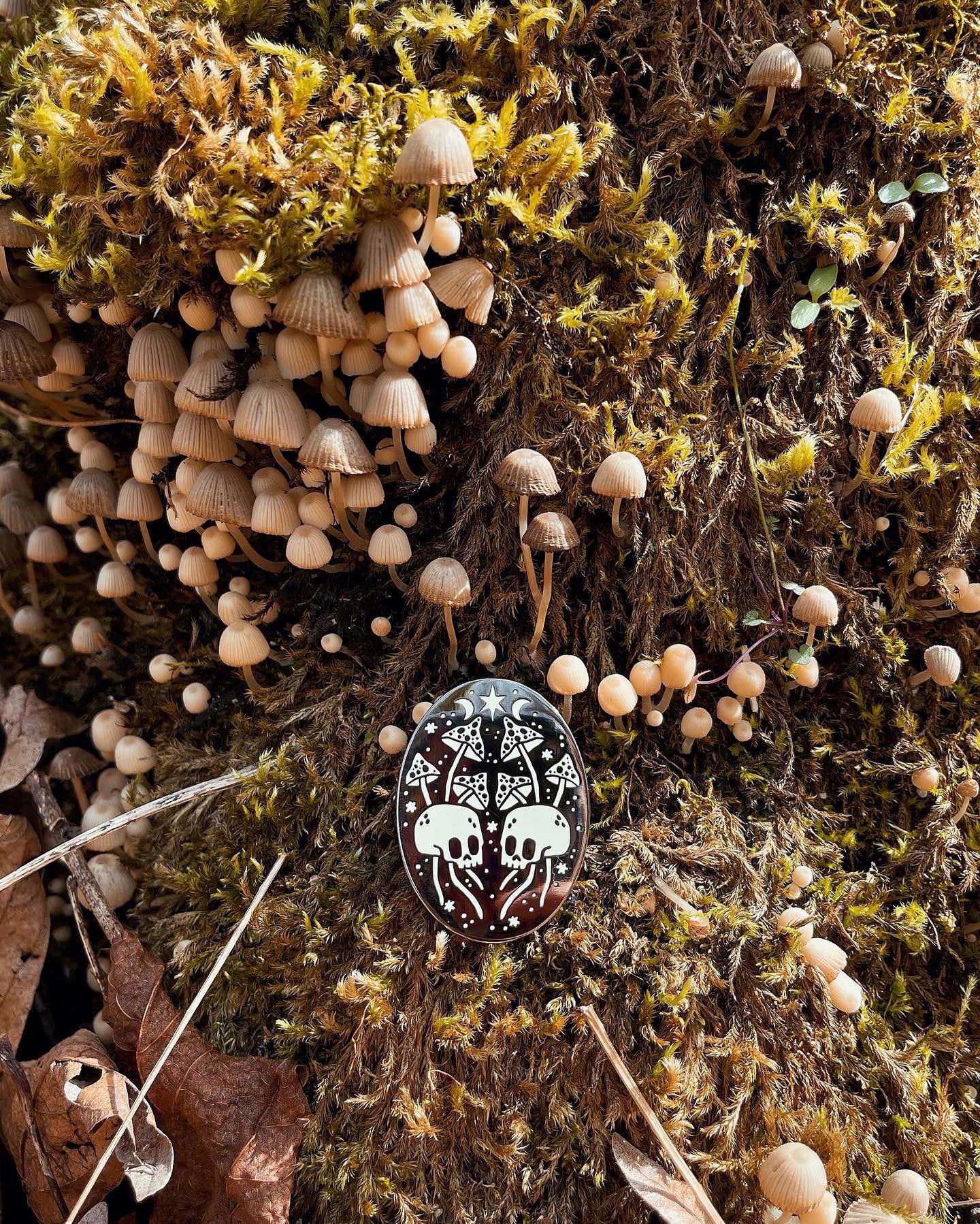 Skull & Mushroom Black Nickel Hard Glow-in-the-Dark Enamel Pin